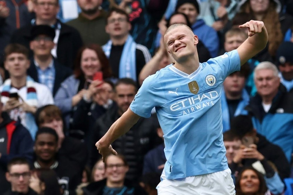 5 Goals & Five-star Man City go top of Premier League